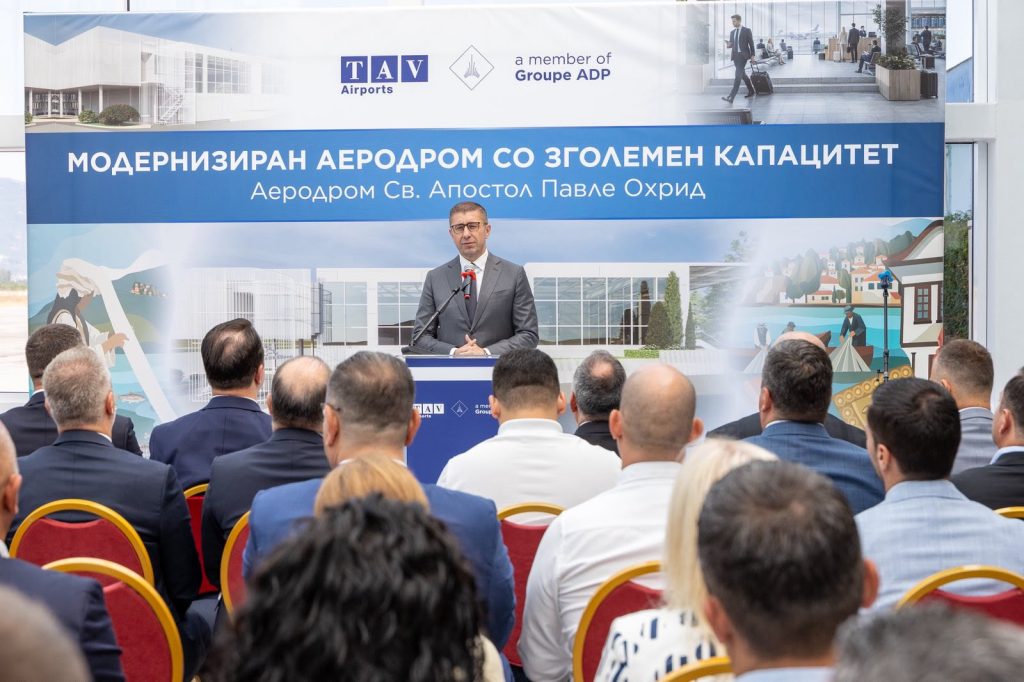 Мицкоски од пуштањето на реконструираниот дел на охридскиот аеродром: Годинава имаме рекордни над 3 000 патници во еден ден