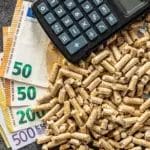 Почна трката по огрев: Пелетите одат најбрзо, дрвата во приватните складови стигнаа до 5.000 денари