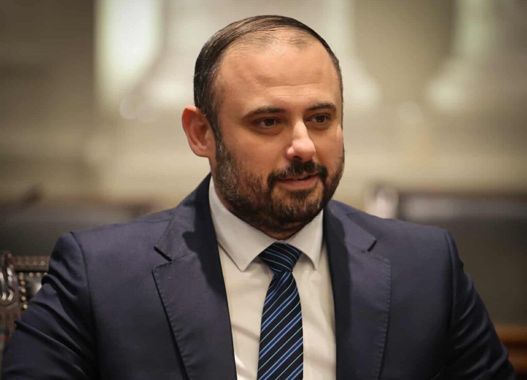 Партиски функционери и донатори ќе управуваат со јавните претпријатија во Скопје