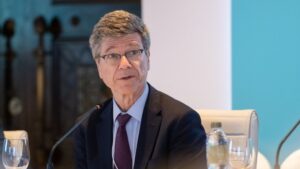 Џефри Сакс: „Америка веќе не е единствената суперсила во светот“
