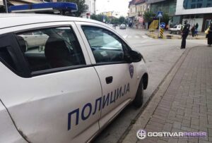 Оштетени угостителски објект, куќа и автомобил со графити во Гостивар