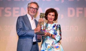 Сиљановска-Давкова: Нека нишката што ја започнаа браќата Манаки продолжи да се ткае и ткае, со знаење, вештина, храброст и вечна љубов кон уметноста