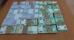 Кривична за две физички и едно правно лице од Струмица – пронајдени околу 600.000 евра кеш пари за кои нема покритие