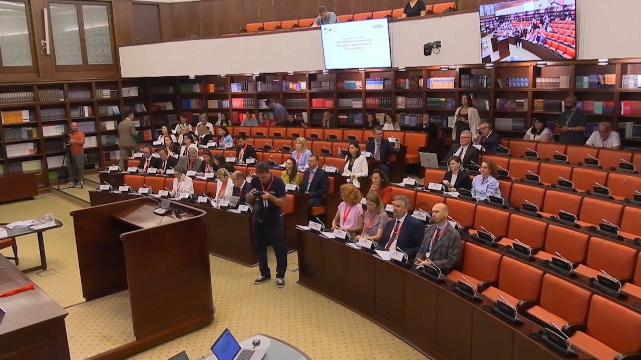 Меѓупартискиот дијалог во парламентарните клупи е неопходен за секоја земја што сака да стане членка на ЕУ