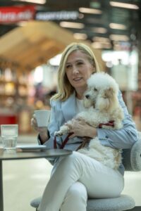 Приказна за шопинг, кафе и мали радости во pet friendly трговскиот центар Ист Гејт Мол- бидејќи животот не е составен само од рокови и обврски