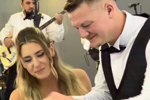 (ВИДЕО) Оригинална идеја – Младенци од Загреб сечеле пршута наместо свадбена торта: Ги изненадиле гостите со необичниот потег