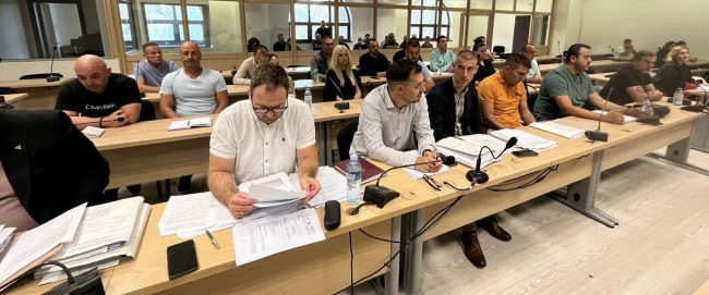 САКАВ ДА ИЗВЛЕЧАТ МАКАР САМО ДЕЛ ОД МЕНЕ, ДРУГОТО ШТО МИ БЕШЕ ЗАТРУПАНО НЕКА ГО ИСЕЧАТ И ОСТАВАТ ТАМУ, СВЕДОЧЕШЕ МАЛОЛЕТНИЧКА ЗА АГОНИЈАТА ВО „ПУЛС”, РЕЧЕ ДЕКА ВИДЕЛА ПОЛИЦАЈЦИ КОИ МОЖЕЛЕ ДА ГИ СТОПИРААТ ОГНЕНИТЕ ПРСКАЛКИ ПРЕД ПОЖАРОТ