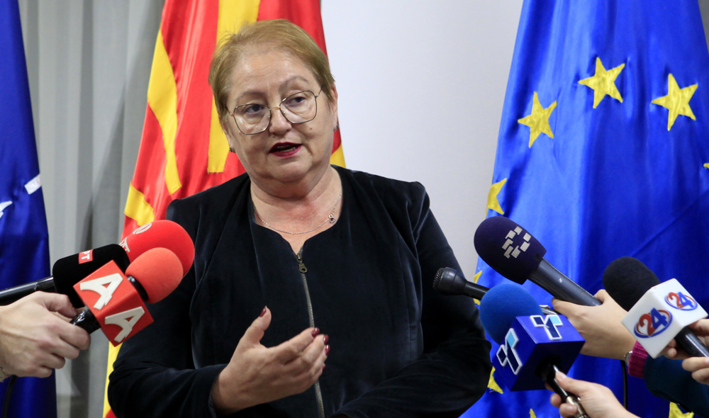 ЛДП: Откако им кажа на првачињата родителите да им се сексаат, сега слуша попови за сексуалното здравје!