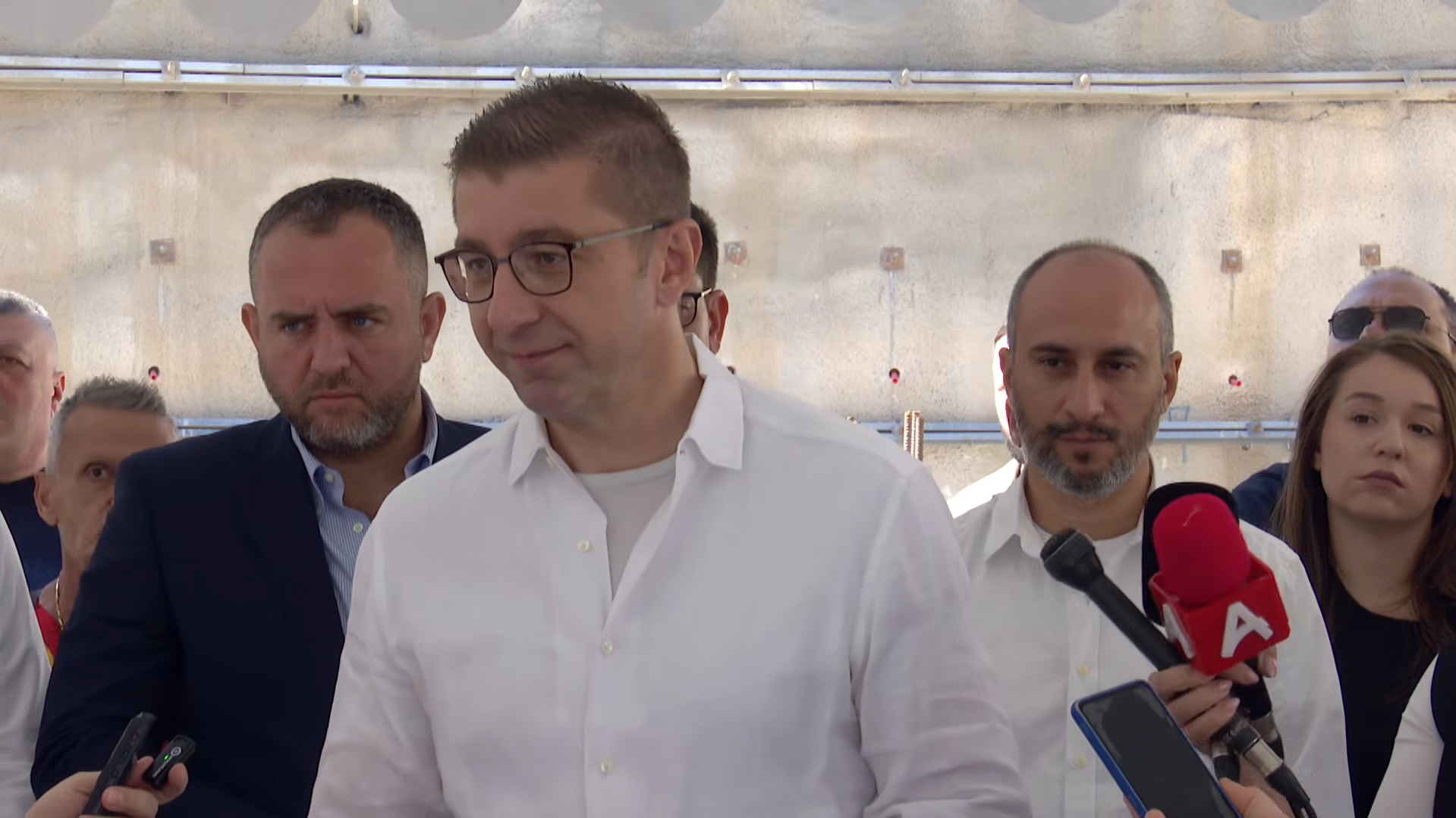 Мицкоски: На владина седница денеска ќе донесеме мерка за намалување на ДДВ за дизел горивото од 18 на 10 проценти