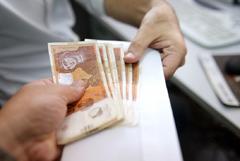 Просечната нето-плата во јули изнесувала 48 499 денари, зголемена е за 7,1 отсто во однос на истиот месец лани