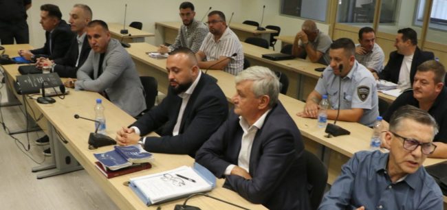 ЧЛЕНОВИТЕ НА НАДЗОРНИОТ ОДБОР НА ДРЖАВНА ЛОТАРИЈА ДАЛЕ ИЗЈАВИ ПОД ЗАКЛЕТВА КАКО СВЕДОЦИ И БЕЗ АДВОКАТИ, ПА ЗА ТИЕ ИСКАЗИ ПОДОЦНА СЕ ОБВИНЕТИ, АДВОКАТИТЕ РЕАГИРААТ ЗА КРШЕЊЕ НА УСТАВОТ