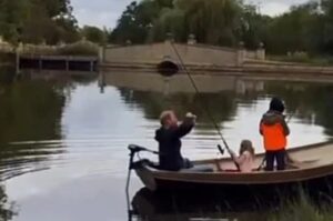 (ВИДЕО) Создаваат спомени – Меган Маркл објави ретка семејна фотографија по враќањето во Велика Британија