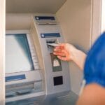 Што ако снема струја додека вадите пари од банкомат?