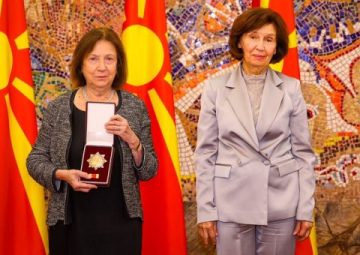 ВРВНАТА БИОХЕМИЧАРКА ОДЛИКУВАНА ВО ВИЛА ВОДНО: Светлана Мојсов го прими престижниот орден „8 Септември“ од претседателката Сиљановска-Давкова