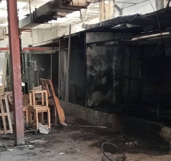 Пожар во фабрика за маси и столици во Кочани – спасен маркетот до неа