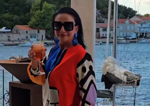 Пејачката се соблече на јахта и покажа како изгледа: „Сè стекнав сама, никој не ми е рамен“