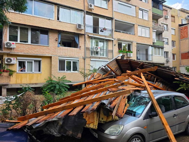 Задушени во бирократски и административни вртлози: Строги кон формата, попустливи кон суштината