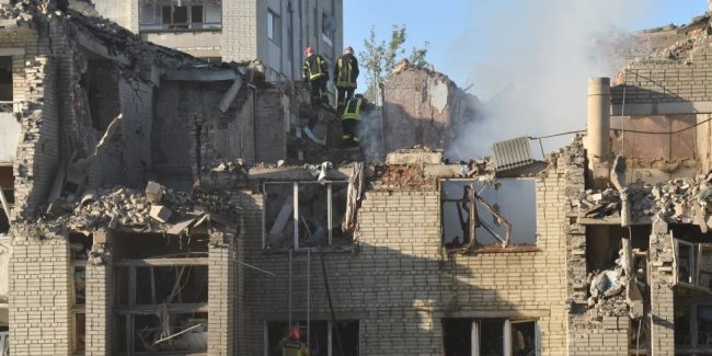 ДЕВЕТ ЗАГИНАТИ ВО РУСКИ ВОЗДУШНИ НАПАДИ ВО УКРАИНА, ЗЕЛЕНСКИ ВЕЛИ ДЕКА МОСКВА САКА ДА ЈА УНИШТИ ЕКОНОМИЈАТА И ДА ГО СКРШИ ОТПОРОТ