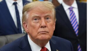 Трамп со остри закани за Иран: Нека се однесуваат како што треба, ќе ја уништам цела нација