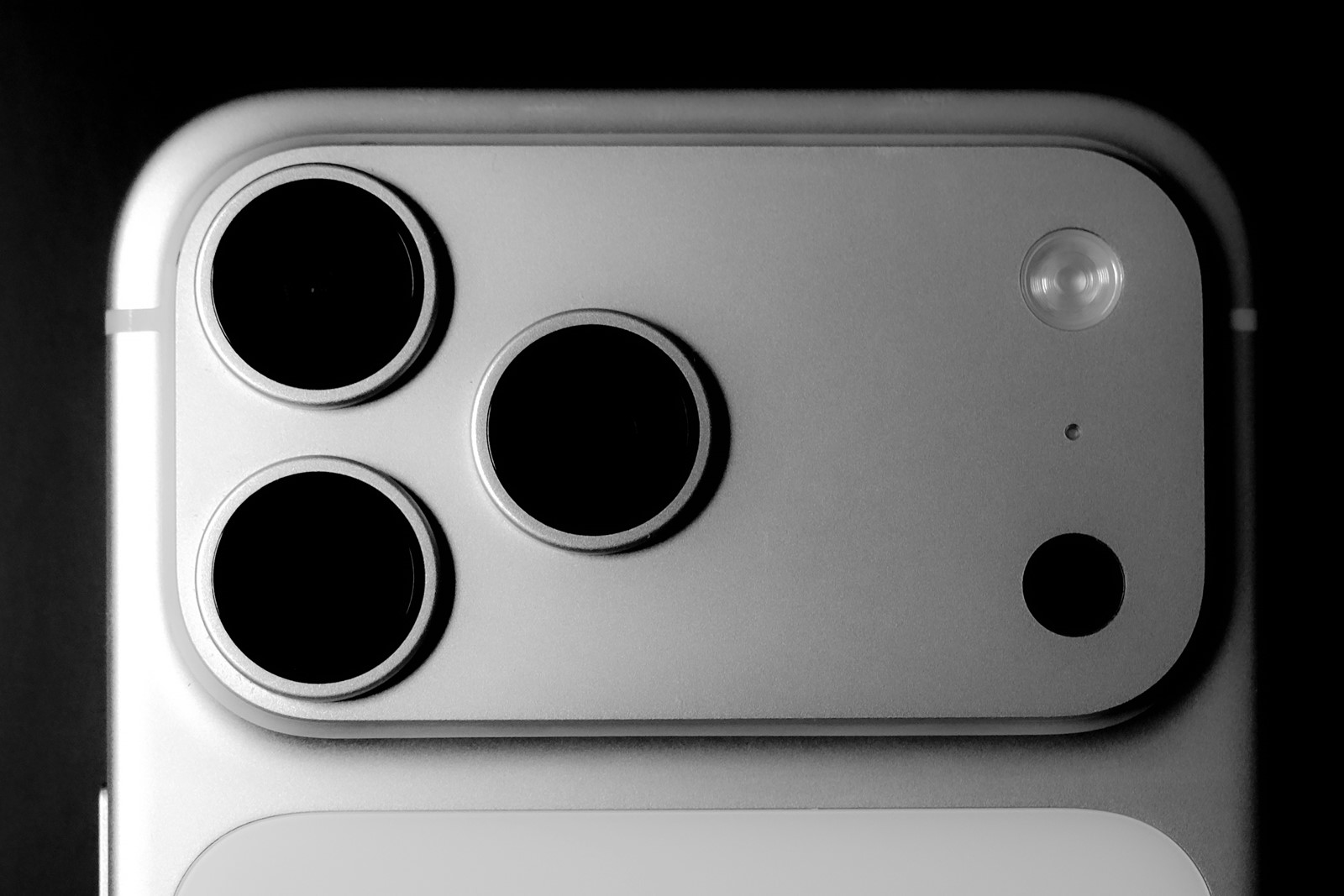 Apple пронајде трик за транспорт на поголеми батерии во iPhone уредите