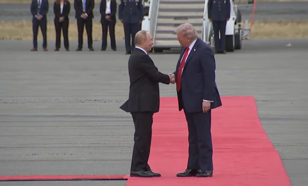 Трамп и Путин разговараа телефонски: САД бараат брз крај на војната и подобри односи со Русија