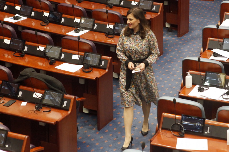 Зајкова: Наместо да се расфрла со фалби дека соседите точеле евтино гориво кај нас, Владата треба да ги субвенционира македонските граѓани