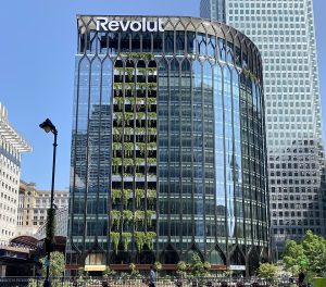 Revolut и новата банкарска ера: Финтек компаниите влегуваат во срцето на традиционалното банкарство
