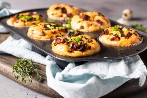 Денес готвиме: Вкусна и сочна проја со свински врат