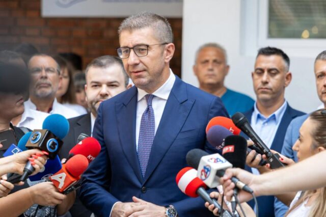 Според Мицкоски нема препораки од УНЕСКО за уривање на дивоградби во Охрид туку само за стопирање