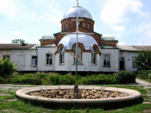 Монах загина, четворица ранети во напад со руски дронови врз манастир во Херсонската област