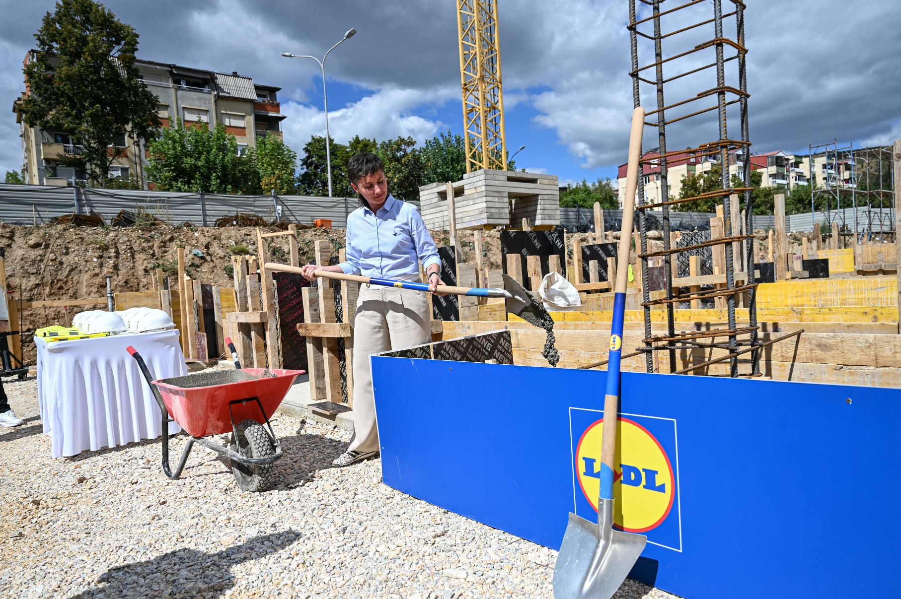 Lidl ја проширува инвестицијата во Битола: Поставен камен-темелник за вториот маркет