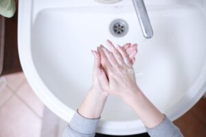 Дали валканите раце значат и подобар имунитет? Еве што навистина се случува во организмот