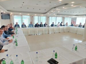 АЗЕСКИ СО ДОМАШНИТЕ БИЗНИСМЕНИ ОКОЛУ ЗАКОНОТ ЗА ЈАВНИ НАБАВКИ на средба со трите регионални комори од Прилеп Битола и Кичево
