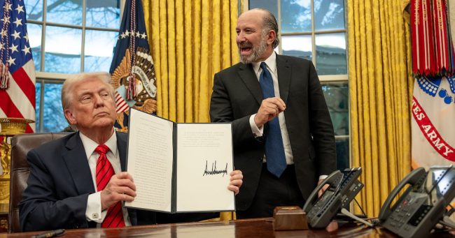 ПАРИТЕ ЗА ДИВИДЕНДАТА ОД 5.000 ДОЛАРИ НА ТРАМП ЌЕ СЕ ОБЕЗБЕДАТ ОД ВИЗИ ЗА БОГАТИ, А НЕ ОД ДАНОЦИТЕ, ВЕЛИ АМЕРИКАНСКИОТ СЕКРЕТАР ЗА ТРГОВИЈА ЛУТНИК