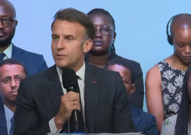 Макрон бара забрана за социјалните медиуми во цела ЕУ за лица под 15 години