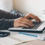 Работиш од дома? Шефот можеби веќе те прескокнал за унапредување