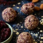 Здрави бомбички со урми за целото семејство