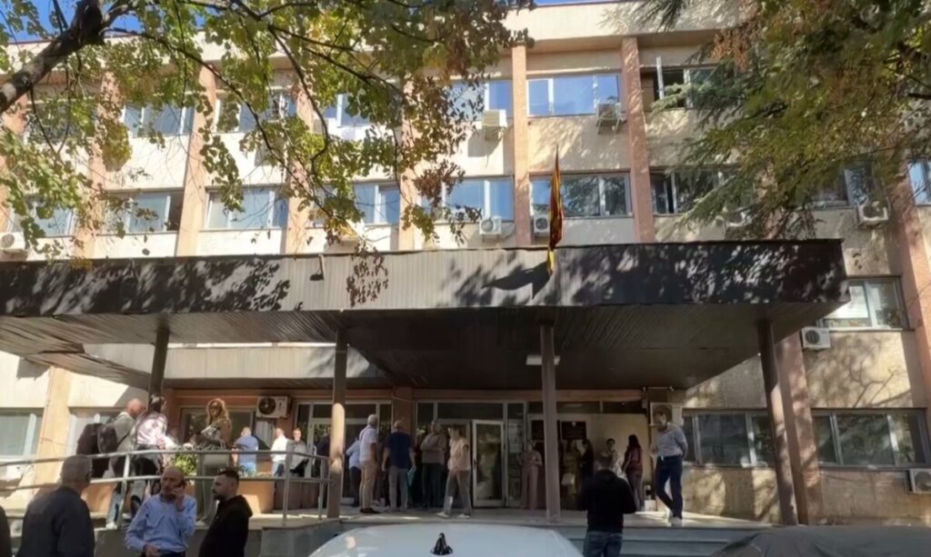 Протест во судот во Куманово – 75 вработени бараат оставка од претседателката Снежана Манев