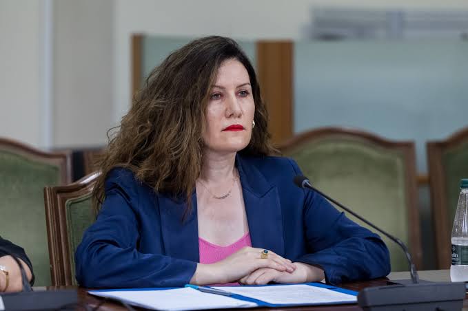 Директорката на ШИШ ставена во домашен притвор во рамки на истрагата за АКШИ