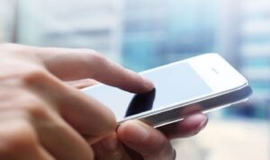 Од октомври личната карта и возачката дозвола на мобилен телефон
