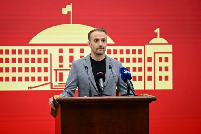 СТОЈАНОСКИ: Шокантно е лидер на опозицијата да излезе од Собрание и да презентира бројки што се целосно несериозни и неточни