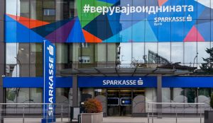 Се менува банкарскиот пазар во Македонија: Шпаркасе ја презема УНИ Банка за 69 милиони евра
