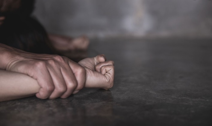 Вонбрачниот сопруг ја истепал и ја силувал: 40-годишната жена од Гостивар го пријавила нападот
