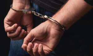Пијан Мексиканец со тврд предмет нападна полицајци во парк во Ѓорче Петров