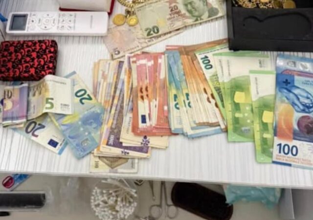 Банда од тетовско крадела пари, злато и оружје од куќи