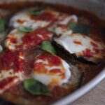 Рецепт за превкусни модри патлиџани со моцарела