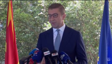 Премиерот Мицкоски на пуштање во употреба на реконструираната стара чаршија во Гевгелија