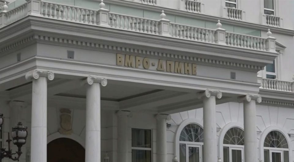 ВМРО-ДПМНЕ: Борба против криминал е апсење на вработен кој се обидел да земе мито, тоа тешко го сфаќа СДС