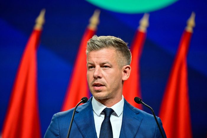 Маѓар најави укинување на ограничувањата за посвојување деца од истополови двојки во Унгарија