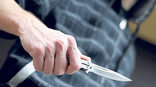 Маж рани со нож тројца соседи во Скопје
